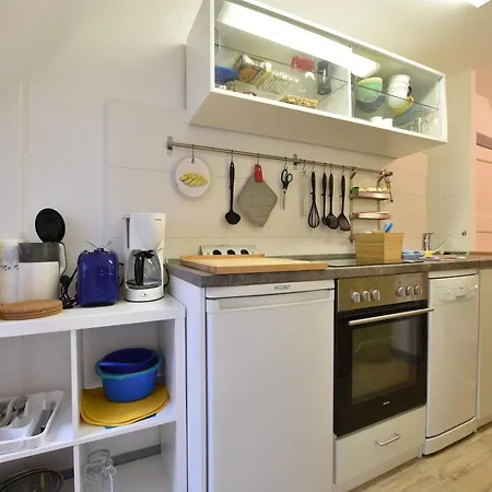 In Nahe Schloss Bothmer, Cleaning Included Apartment *