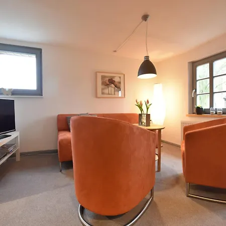 In Nahe Schloss Bothmer, Cleaning Included Klutz